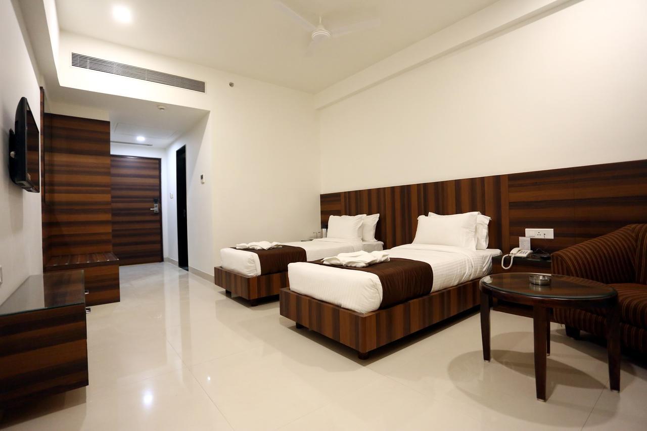 Solitaire Hotel Raipur  Ngoại thất bức ảnh