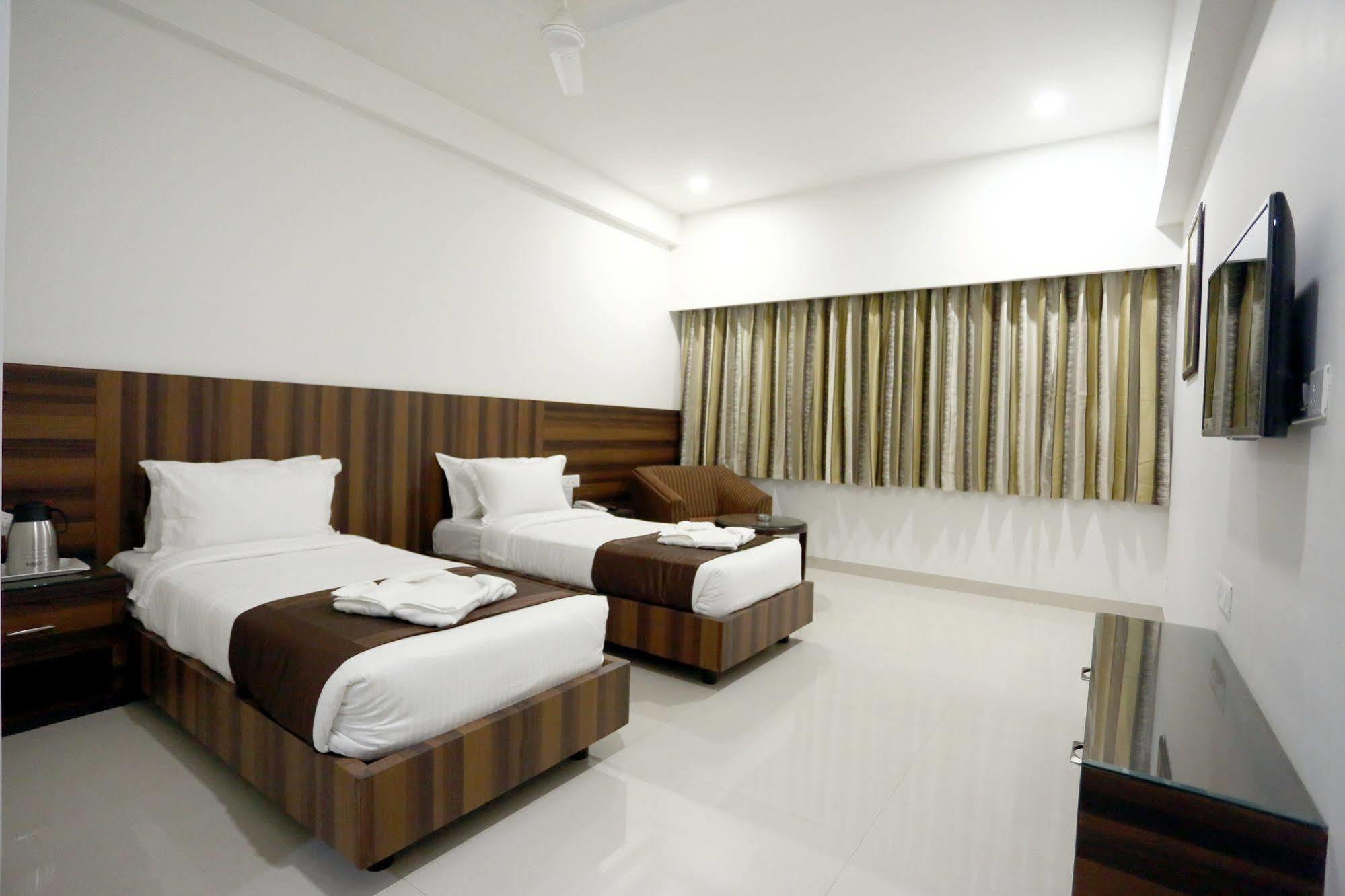 Solitaire Hotel Raipur  Ngoại thất bức ảnh