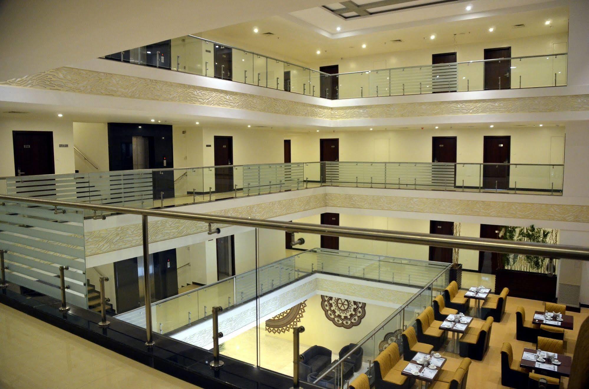 Solitaire Hotel Raipur  Ngoại thất bức ảnh