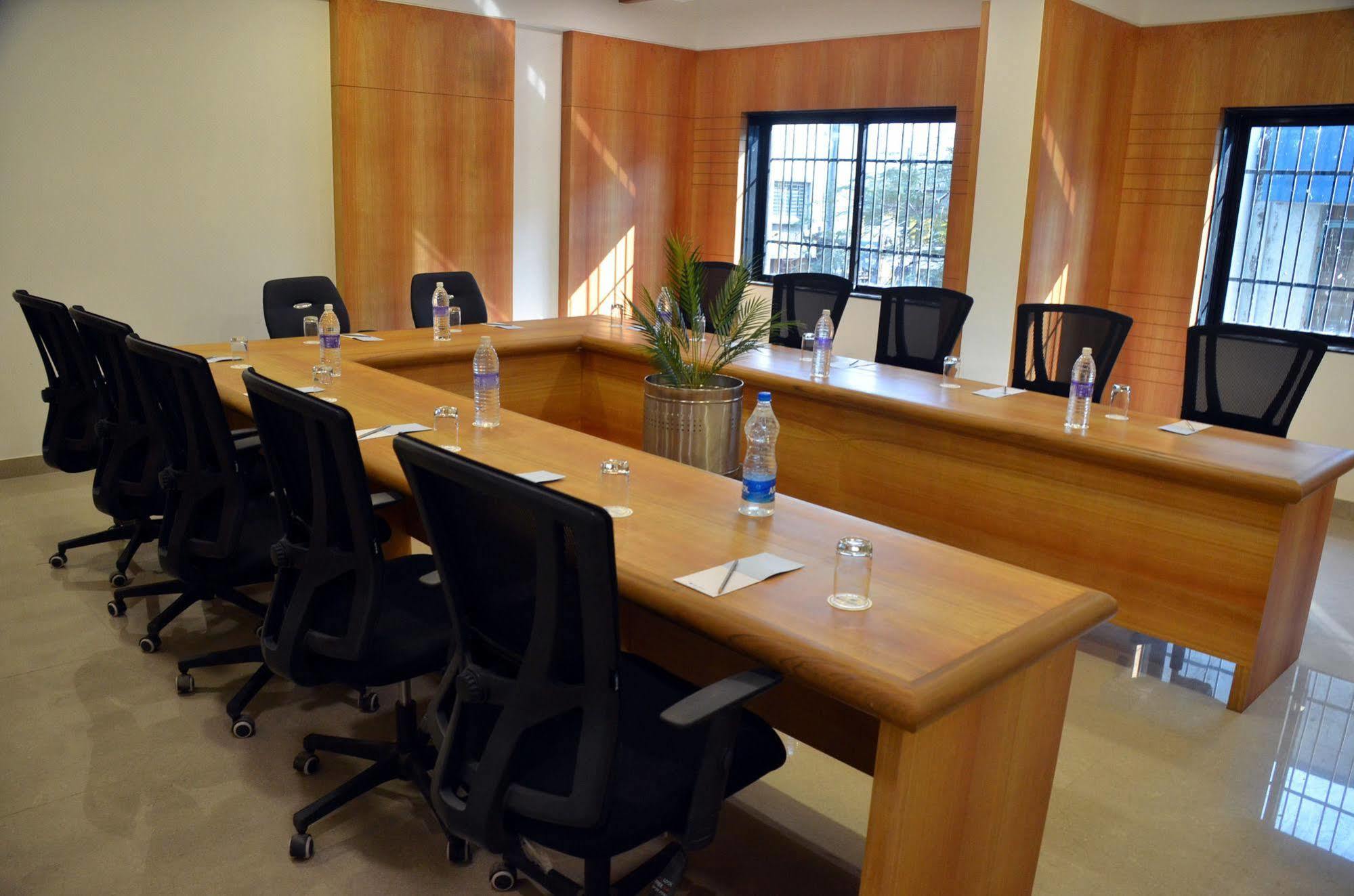 Solitaire Hotel Raipur  Ngoại thất bức ảnh